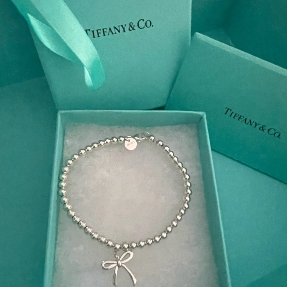 ❗️sold❗️Tiffany & Co mini bow bracelet - Picture 1 of 6